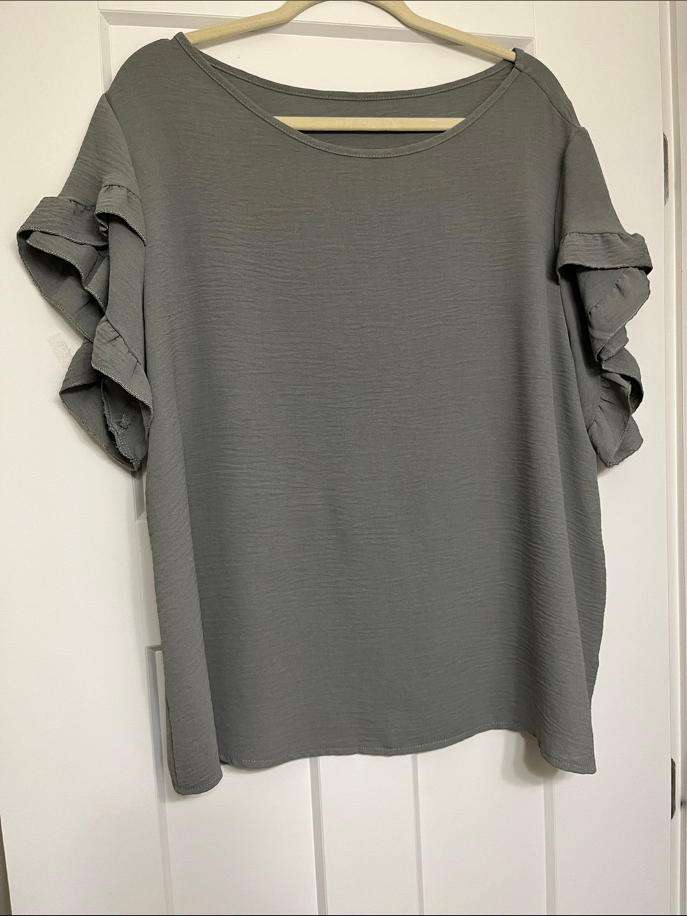 SHEIN Blouses - Picture 2 of 9